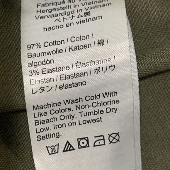 J Crew Travel 🧳 Shorts 🩳 4 Pockets for your gear ⚙️💴💳💄Sanitized & sealed! - Picture 10 of 17